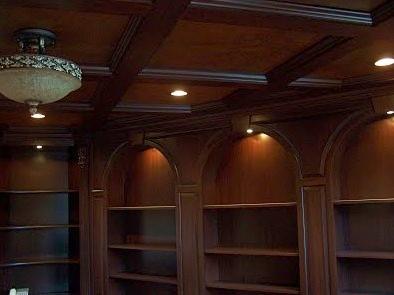 librerie con soffitto in legno